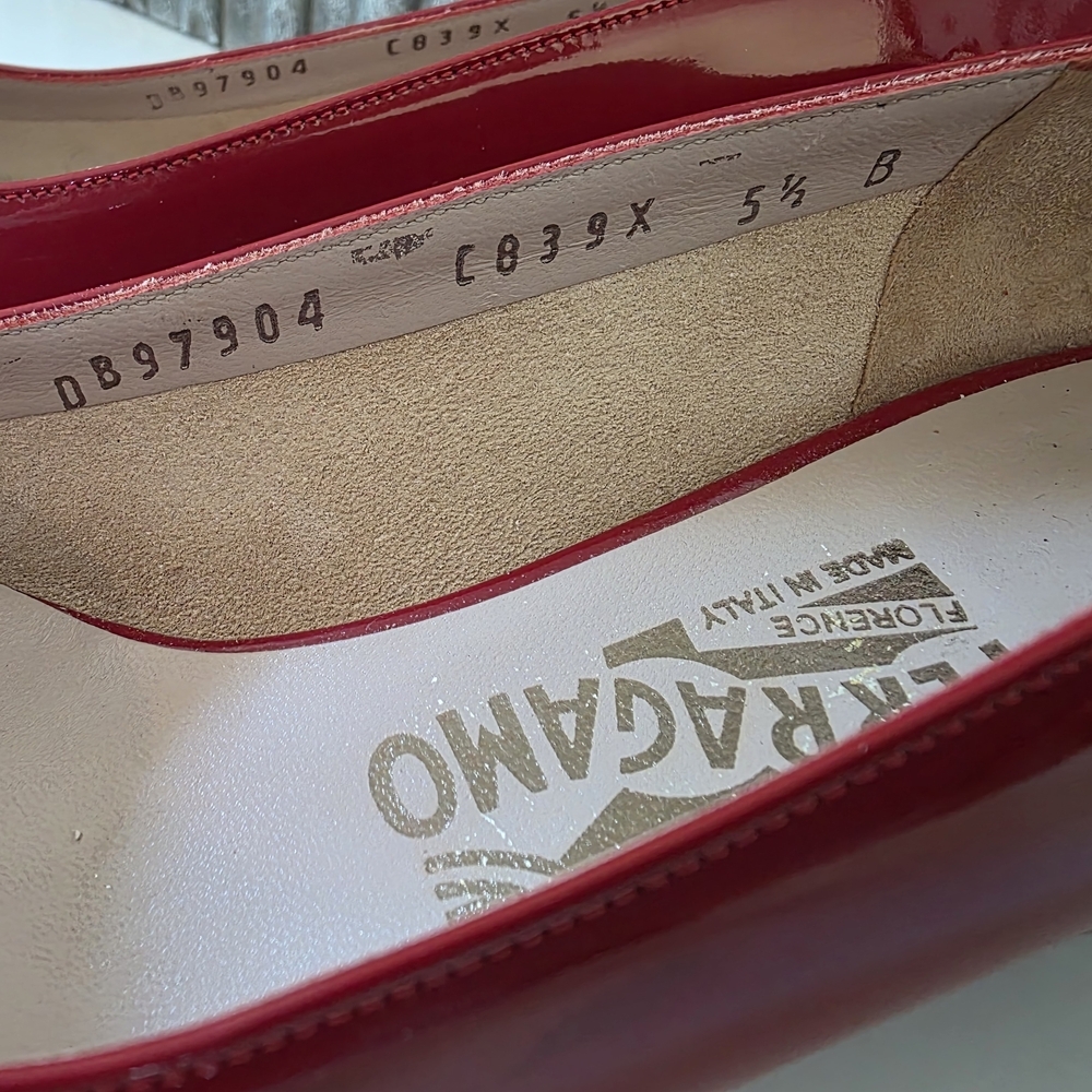 Salvatore Ferragamo Red Patent Vara Bow Ballet Flats Gold Logo Italy Size 5.5B - Picture 5 of 14